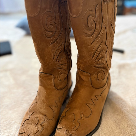 Universal Thread Tan Suede Heeled Boots - Picture 2 of 6